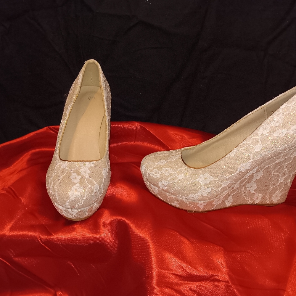 Shoes - Picture 3 of 13